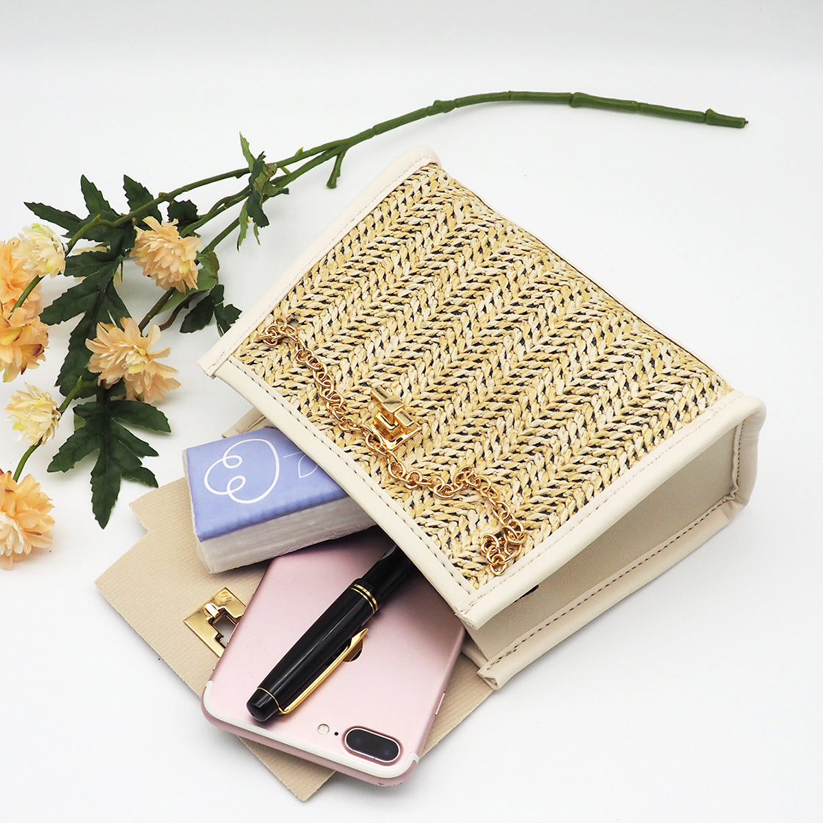 Girl's Bag Pastoral Style Woven Bag Portable Straw Woven Bag Fashion Messenger Bag